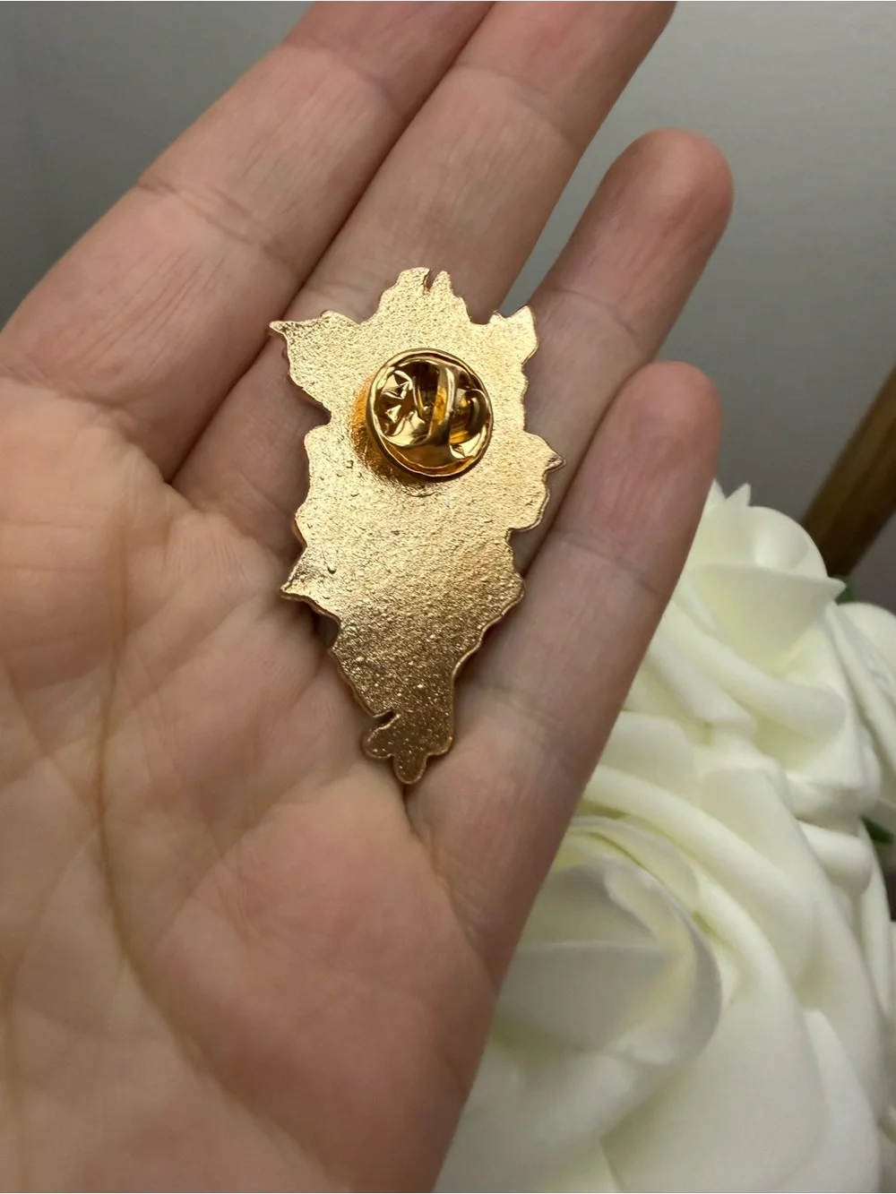Flower pin
